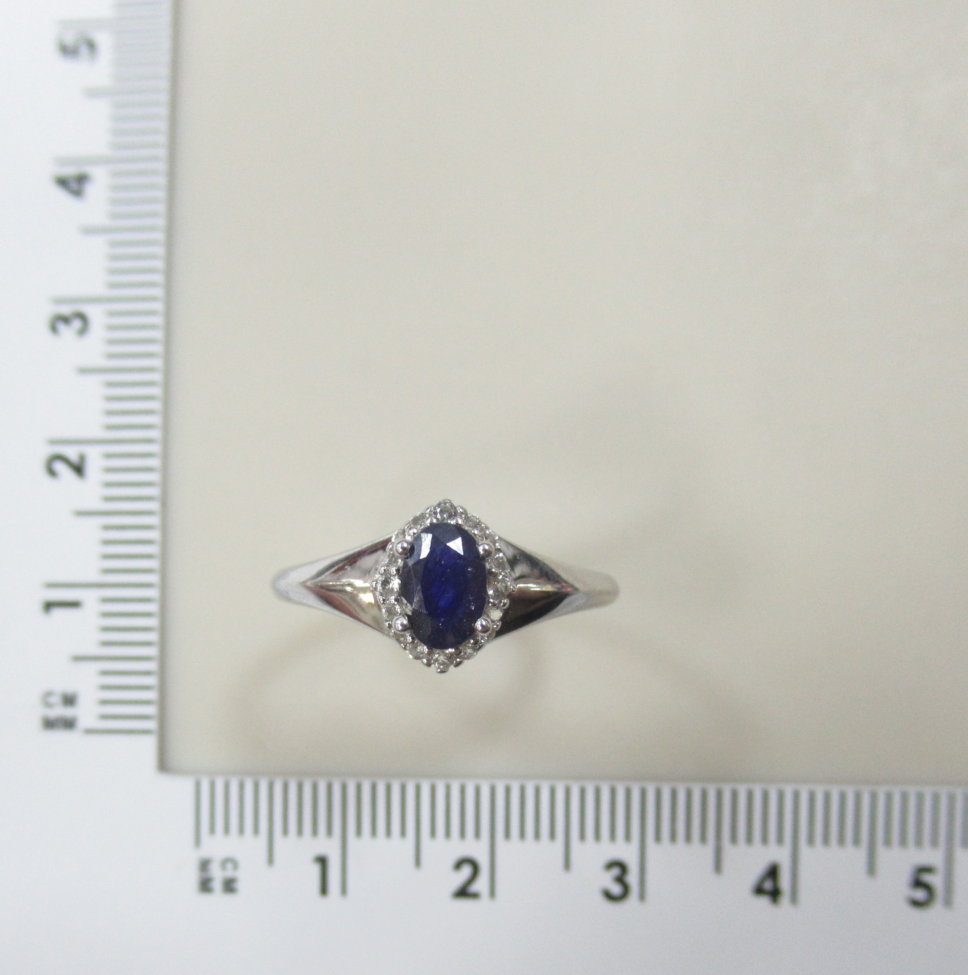 Серебряное кольцо с сапфиром